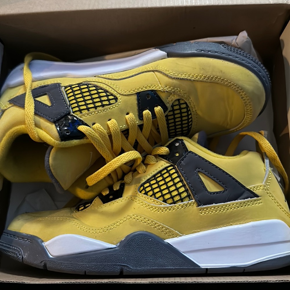 Jordan 4 Lightning